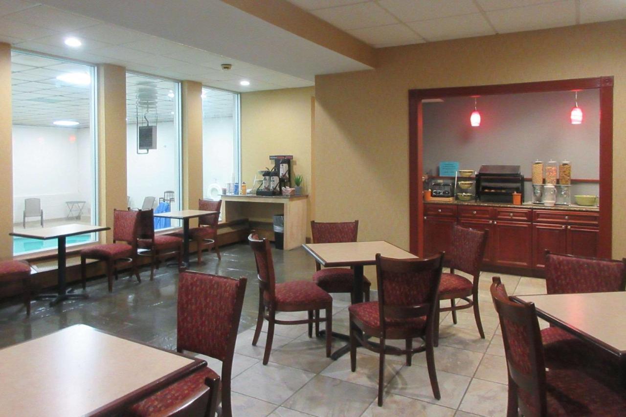 Quality Inn & Suites Owego Exterior photo